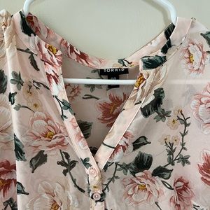 Nwt torrid hi lo top blouse 00